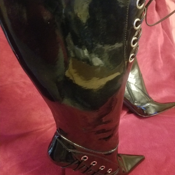 Boots - Picture 3 of 4